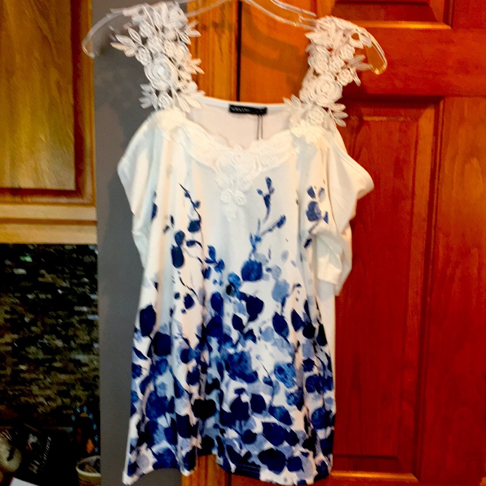 Super pretty top! Brand new!